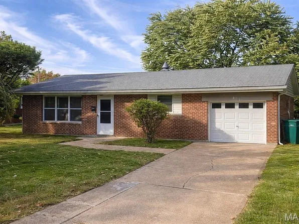 817 Lebon Dr, Saint Louis, MO 63137