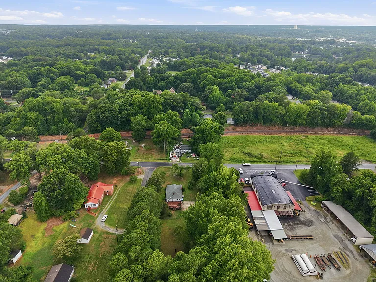 3629 Pleasant Garden Rd — Photo 33