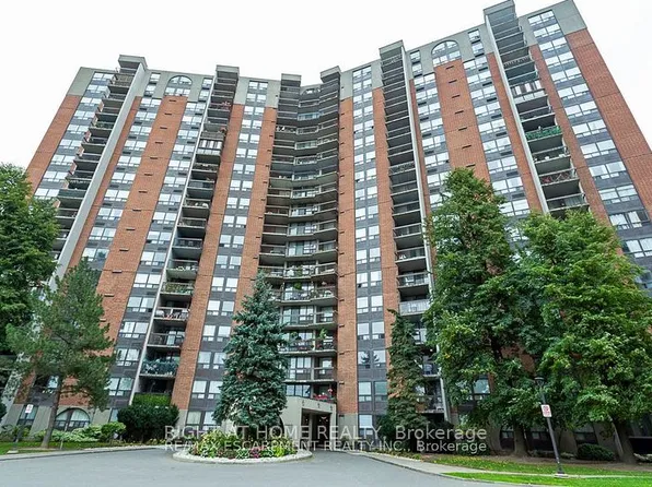 50 Mississauga Valley Blvd #114, Mississauga, ON L5A 3S2