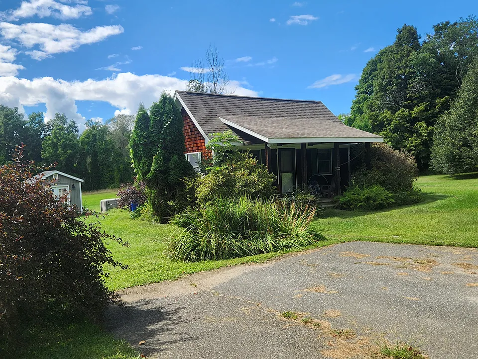 304 Leverett Rd