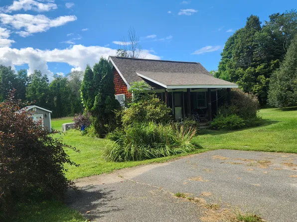 304 Leverett Rd, Amherst, MA 01002