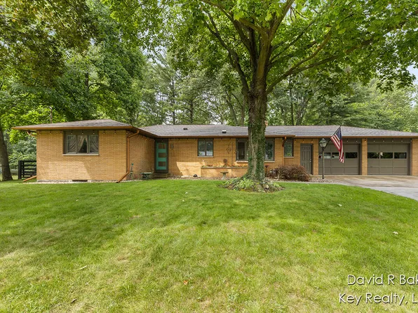 1063 N Gun River Dr, Plainwell, MI 49080