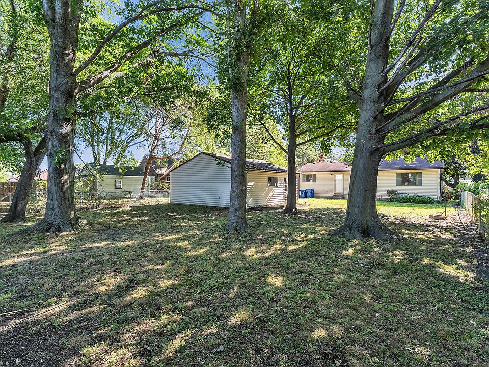 24533 Grove Ave, photo 28