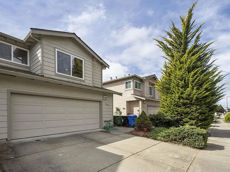 4880 Creekwood Dr — Photo 2