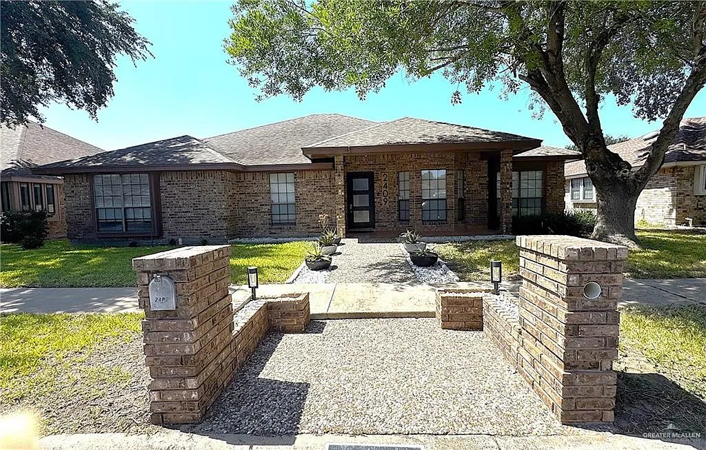 3 bed, 2.0 bath, 2292 sqft, $2,600 — Photo 3