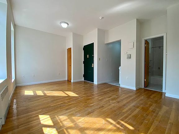 4th image of 26 E 127th St APT 3R