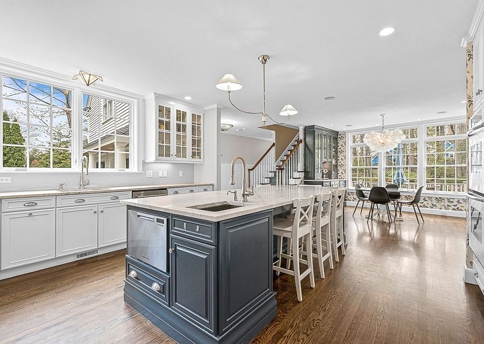 15 Longmeadow Rd, Wellesley, MA 02482 Zillow