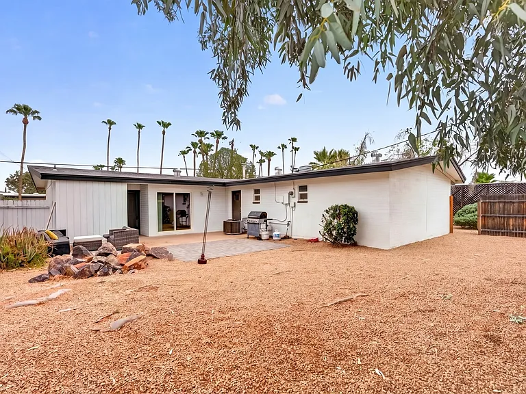 4720 N Miller Rd — Photo 33