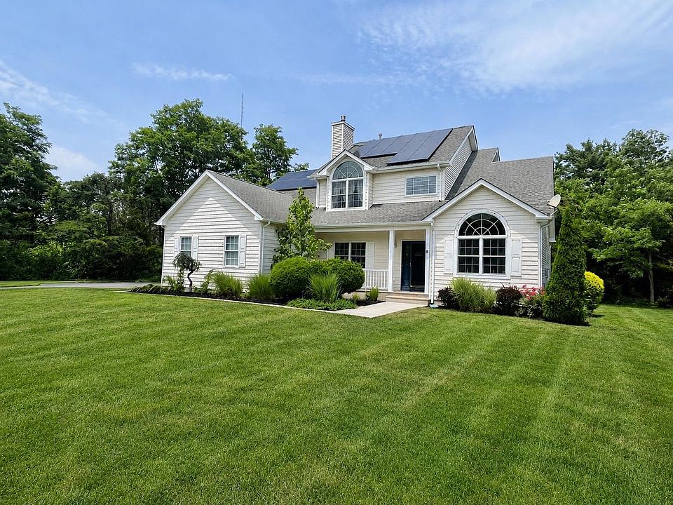 1st image of 8 Allaire Ln