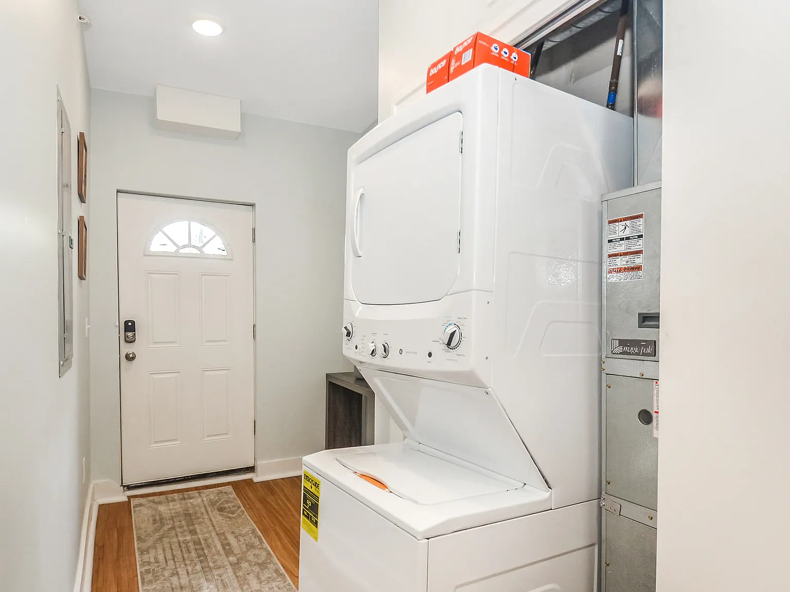 2 bed, 1000 sqft, $2,199 — Photo 3