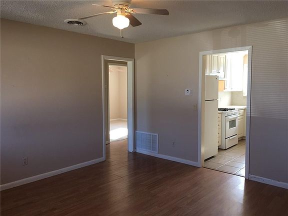 3rd image of 301 W Kelli Ave