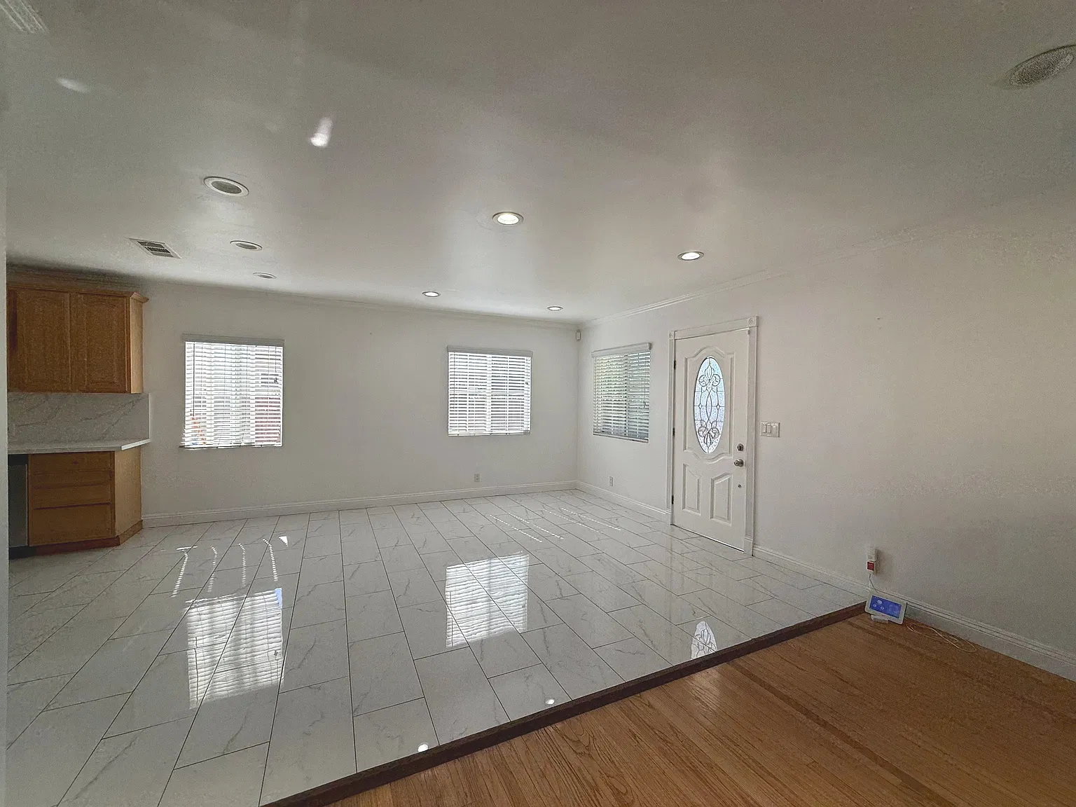 3 bed, 2.5 bath, 1153 sqft, $4,450 — Photo 2
