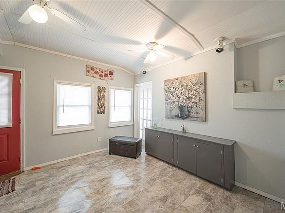 4th image of 687 Salem Ave