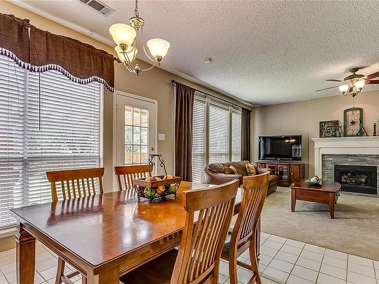 3504 Castlewood Ct — Photo 6
