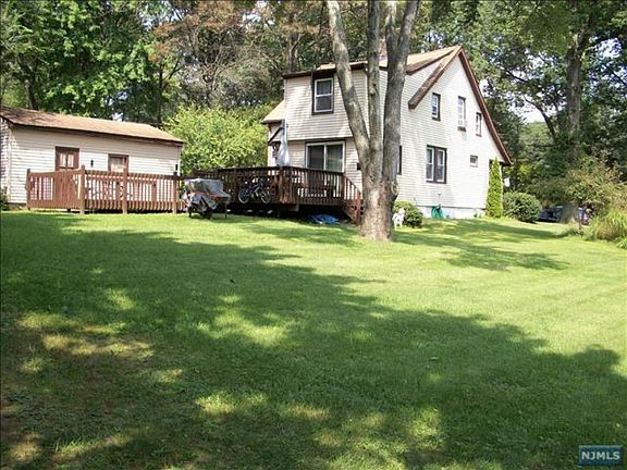 3rd image of 587 Echo Glen Ave