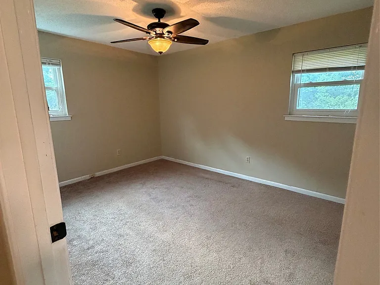 242 Clubview Dr — Photo 3