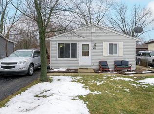 211 S Rosedale Ct, Round Lake, IL 60073