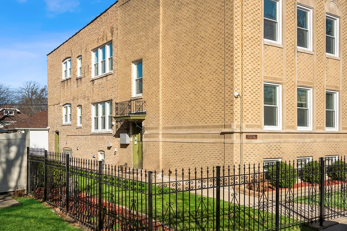 Building Photo - 5736 N Richmond St #2