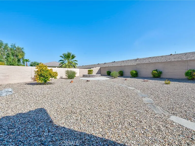 81482 Avenida Viesca — Photo 32