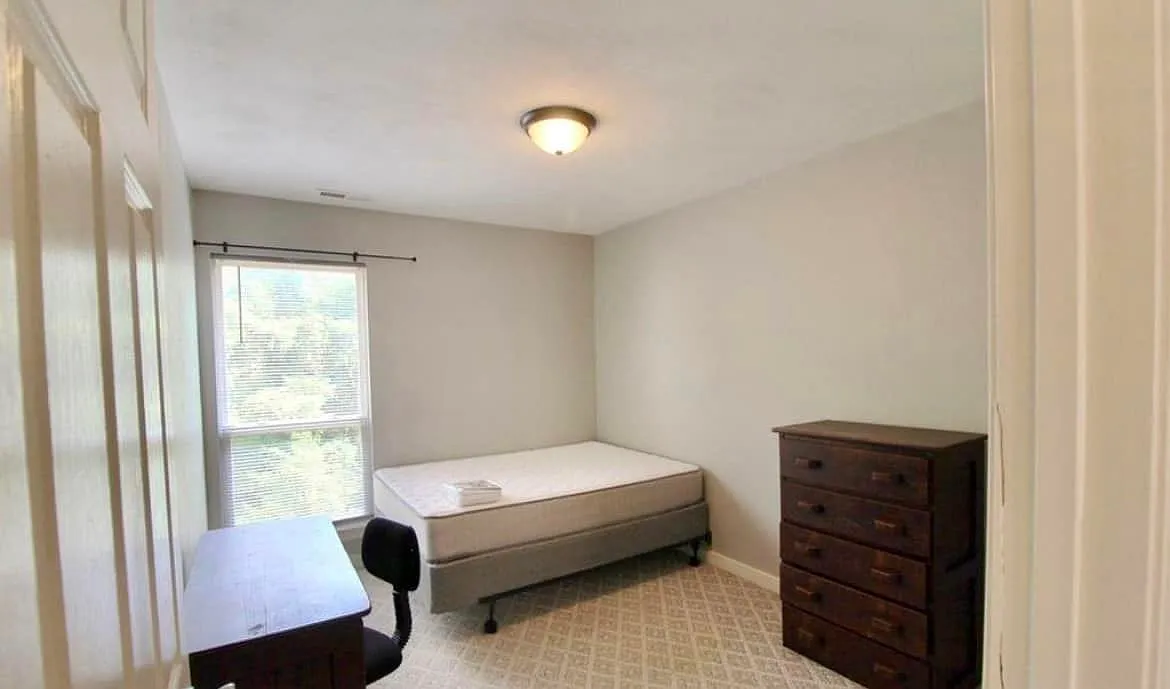1556 Devon Lane LLC — Photo 4