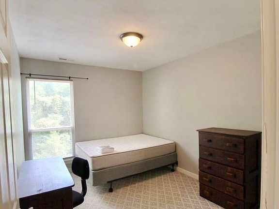 4th image of 1556 Devon Ln
