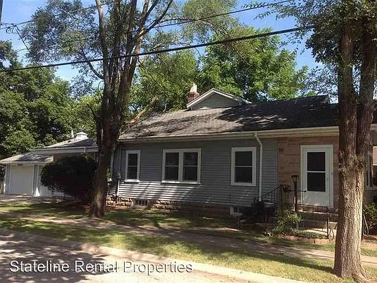 2004 N Court St photo 1