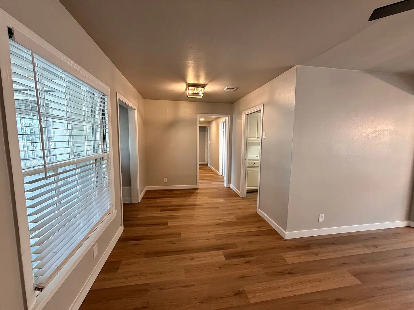 9bed/4bath duplex in North Campus — Photo 4