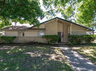 810 Arrowhead Dr, Garland, TX 75043