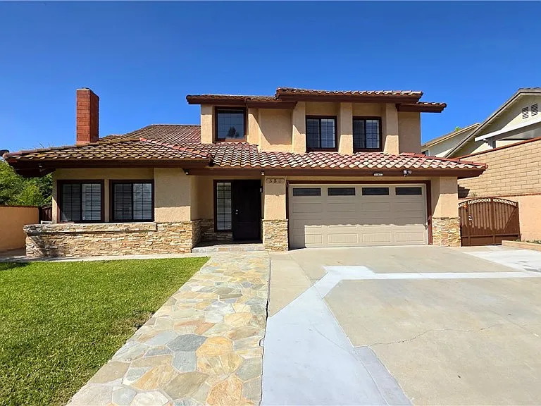335 Eola Dr — Photo 1