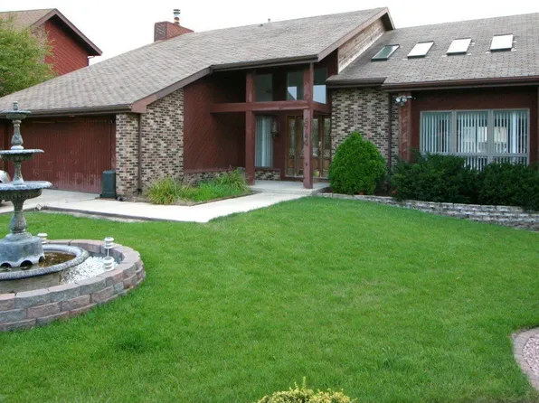 9740 S Pemberly Ct, Palos Hills, IL 60465