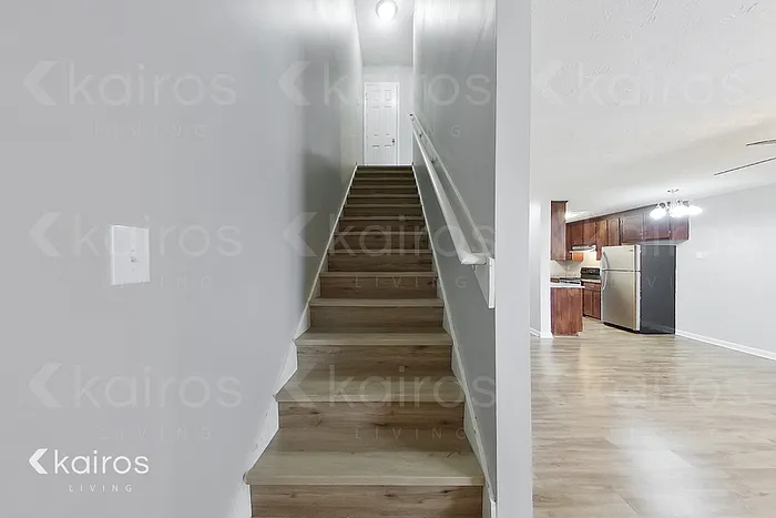 3 bed, 2.0 bath, 1307 sqft, $1,645 — Photo 2