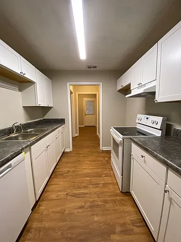 115/117 Oak Park Ct Photo 1