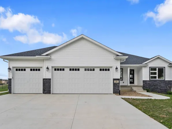 196 Eagle Ridge Dr, Waverly, IA 50677