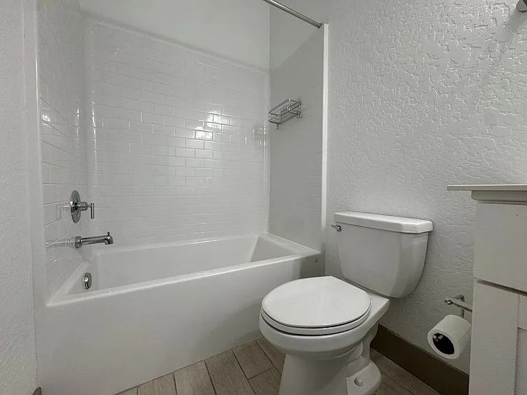 2637 W Andrew Ln — Photo 30