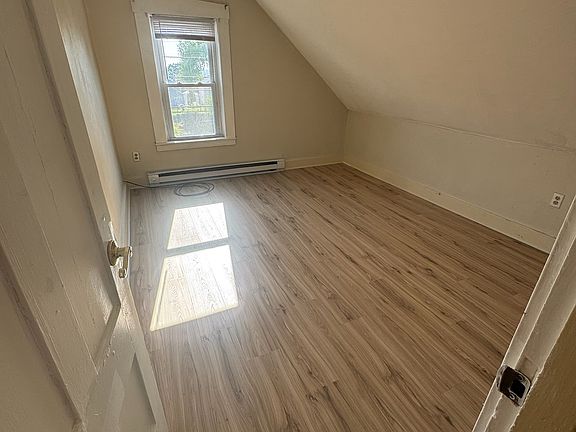 4th image of 12 Thompson Ave