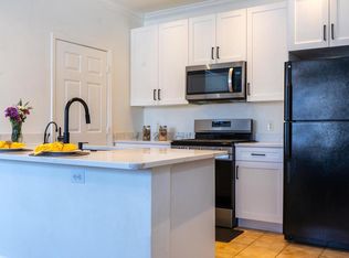 19623 Galway Bay Cir APT 202, Germantown, MD