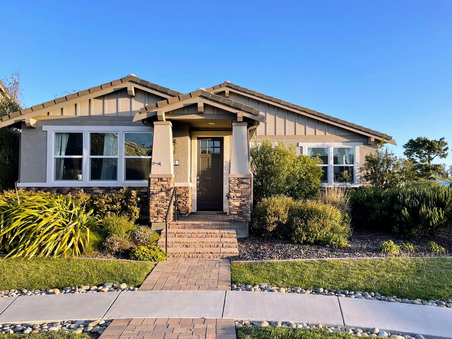 3 bed, 1639 sqft, $4,400 — Photo 1