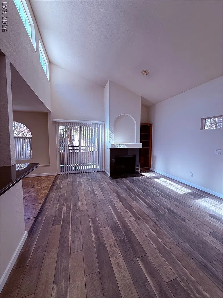 3 bed, 2.0 bath, 1061 sqft, $1,700 — Photo 2