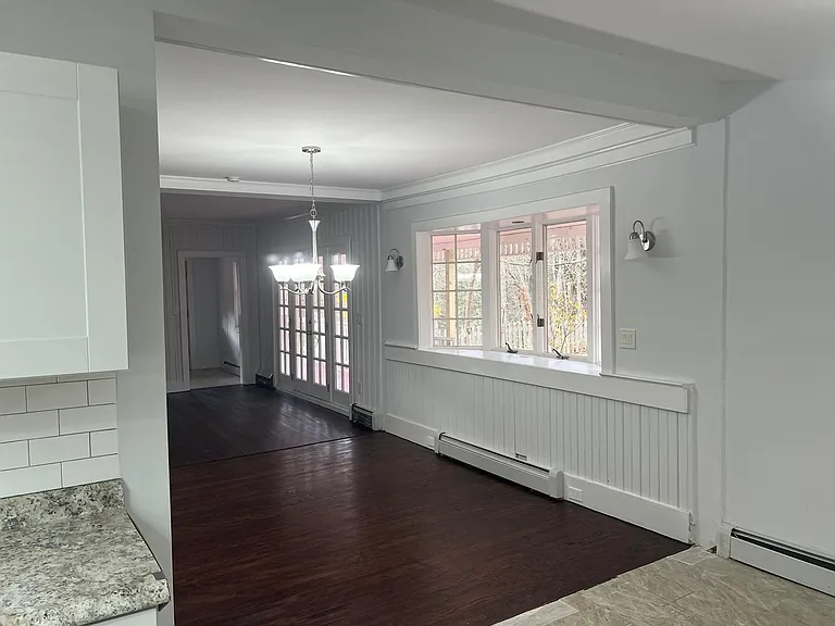 75 Manor Rd — Photo 5