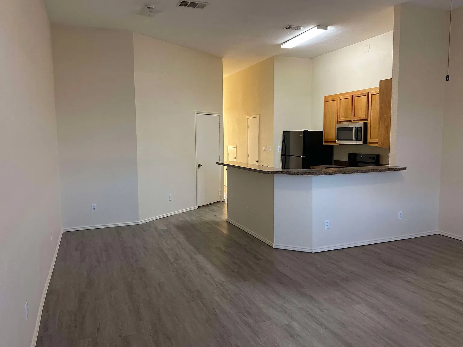 3 bed, 2.5 bath, 1500 sqft, $1,250 — Photo 2