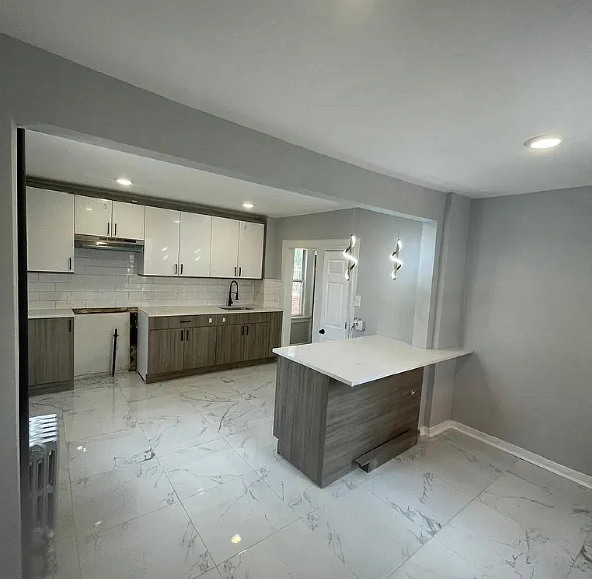 4 bed, 1.5 bath, $3,000 — Photo 2