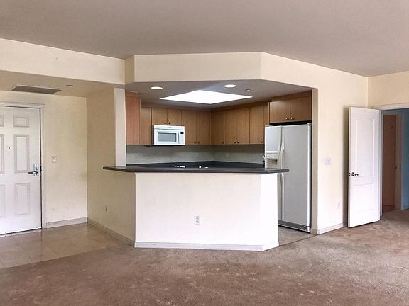 2nd image of 131 E San Fernando St #402