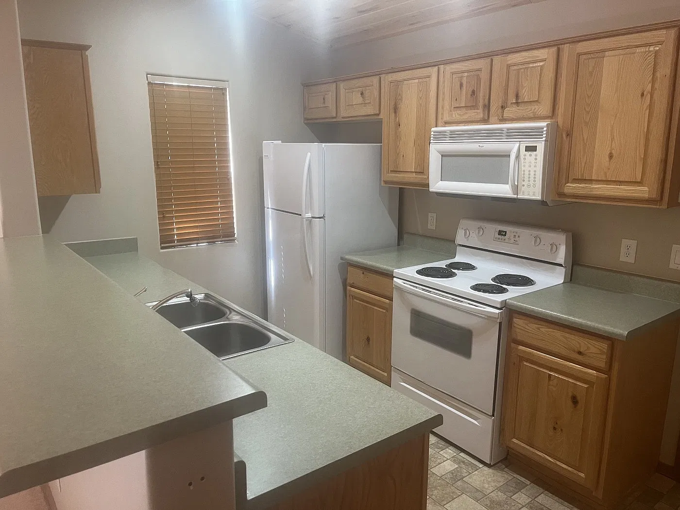 2 bed, 840 sqft, $1,500 — Photo 2