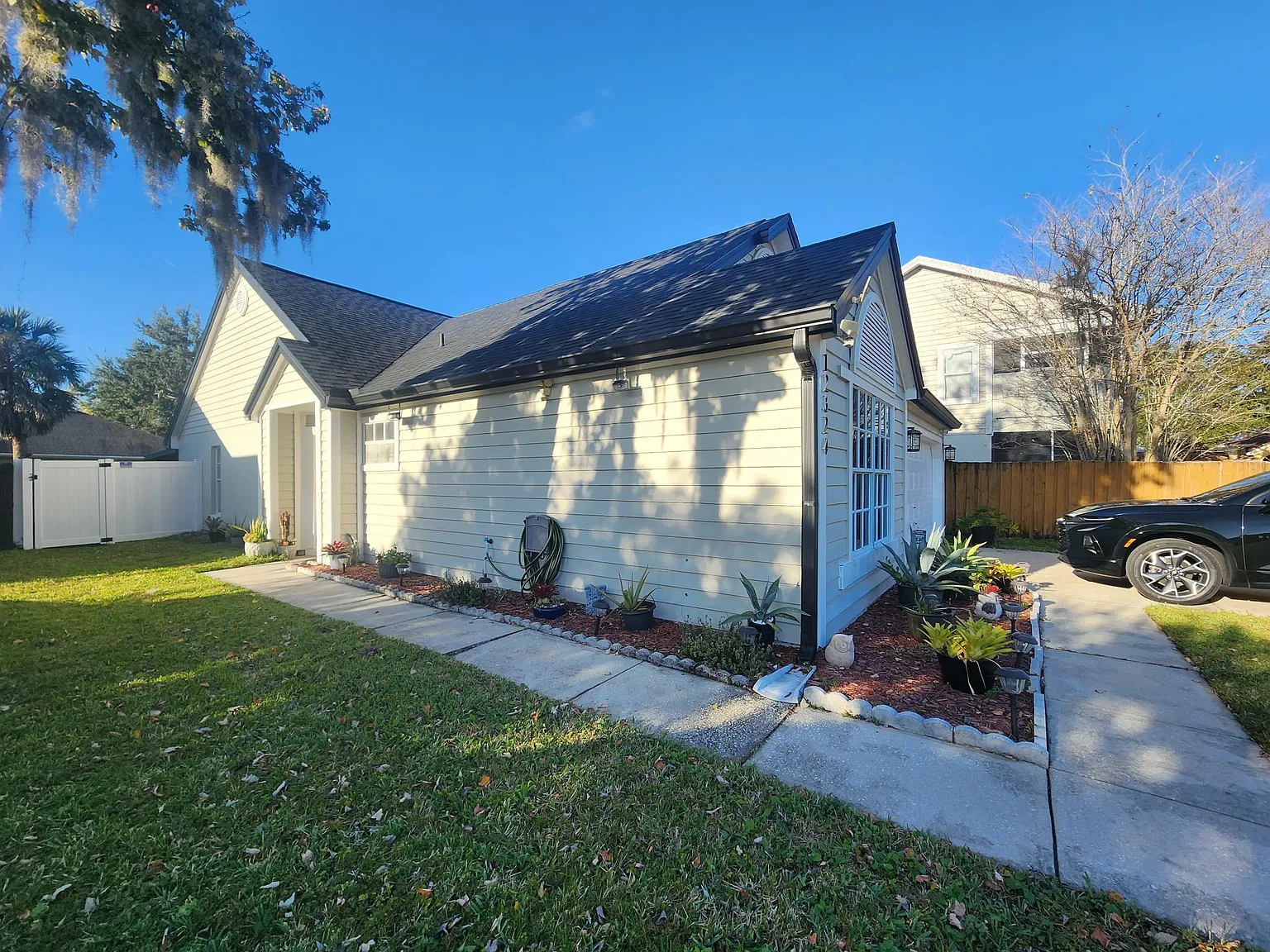 3 bed, 1398 sqft, $2,550 — Photo 2