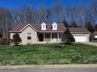 1020 Quail Run Ct, Erwin, TN 37650