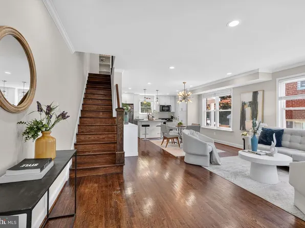 217 E Taylor Run Pkwy, Alexandria, VA 22314