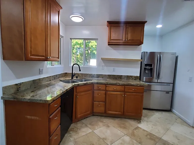 7121 Jumilla Ave — Photo 16