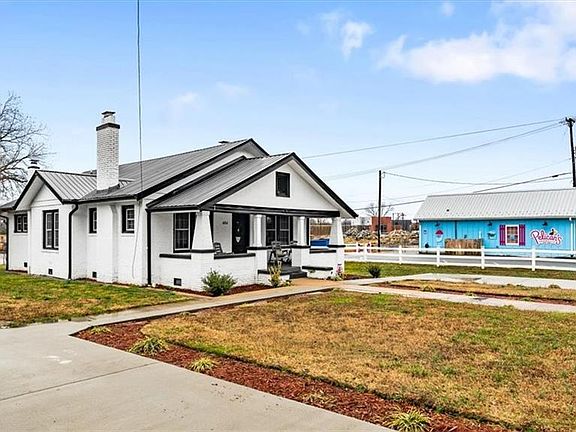 2nd image of 404 Lexington Ave