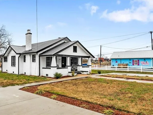 404 Lexington Ave, Thomasville, NC 27360