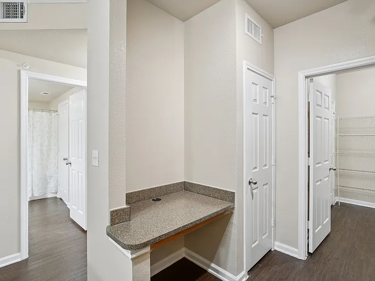 River Valley Apartments — Photo 25